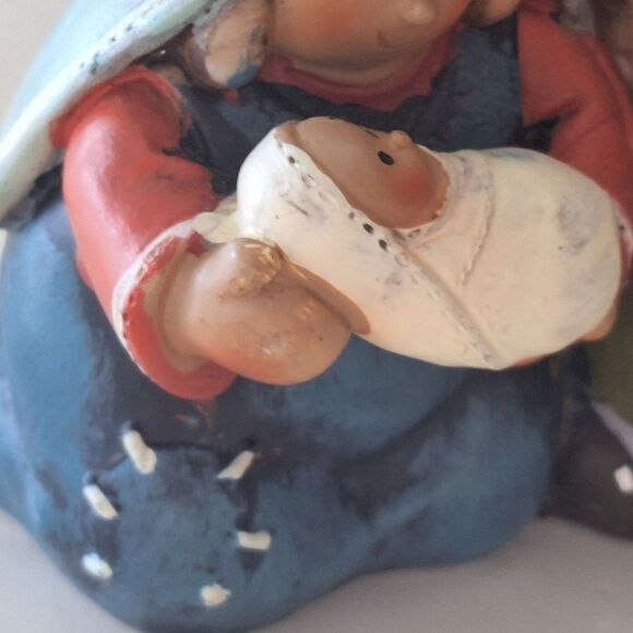 TII COLLECTIONS RESIN NATIVITY HOLY FAMILY FIGURINE Folksy One Solid Piece 5" - Picture 9 of 12